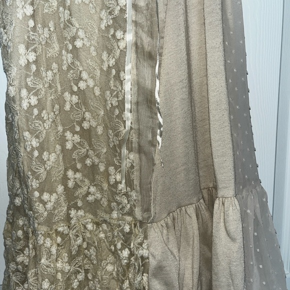 Creme Ryu Dress - Picture 10 of 10